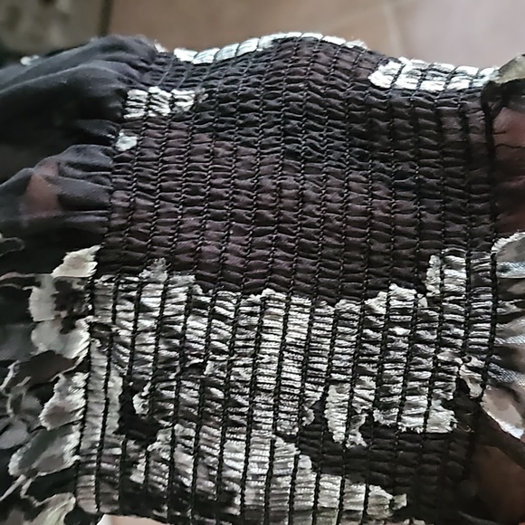 White House Black Market - NWOT - Black and White Smocked Blouse - Size X Large - Picture 4 of 9